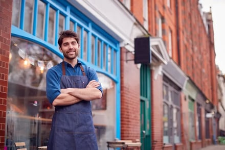 Local Frame Shop vs. Online Stores: 4 Retail Pros & Cons